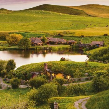 Hobbiton. Lake, Mill, and Green Dragon Inn