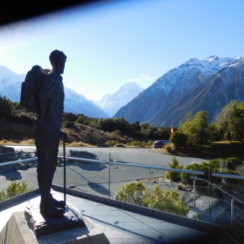 Mt Cook - Hillary statue